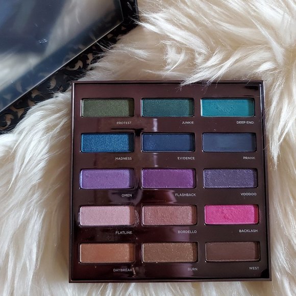 UD "Urban Spectrum" Eyeshadow Palette - Picture 3 of 3